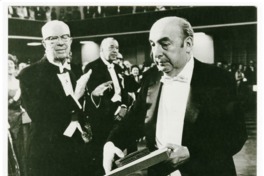 8. Neruda en la ceremonia del Premio Nobel de Literatura en 1971
