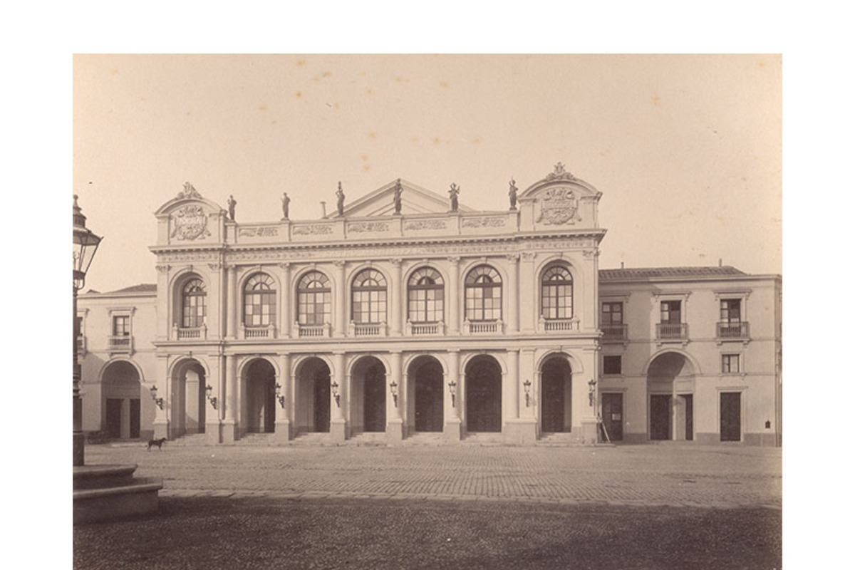 7. Teatro Municipal de Santiago: fachada principal, 1903.