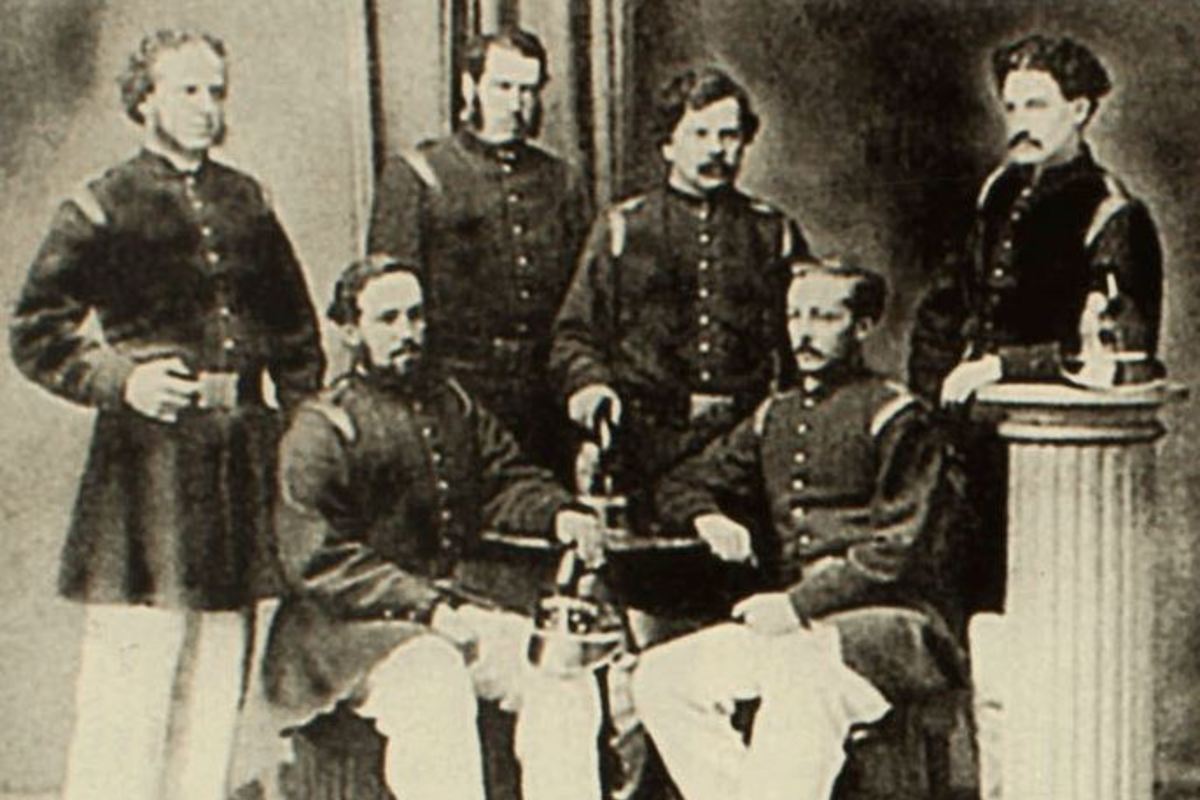 1. Miembros de la Primera Compañía de Bomberos de Valparaíso, 1851.