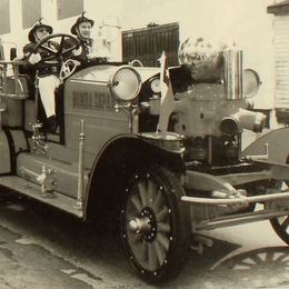 9. Carro de bomberos de 1916, que circuló en Valparaíso.