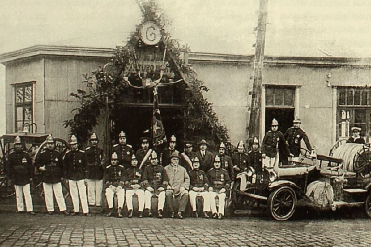 11. Sexta Compañía de Bomberos de Valdivia. Valdivia, hacia 1920.