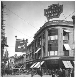 4. El edificio de “La Luz”. Ahumada esquina Compañía, 1929.