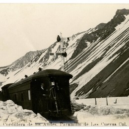 4. Ferrocarril en Paramillo de Las Cuevas, refugio construido para los viajeros, año 1915.